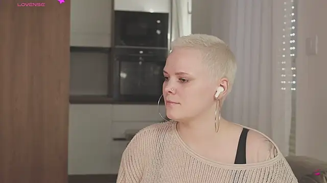 LikaBerry1 online show from 04-11-26, 01:48