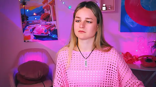 Snapshot of DeboraLarson chatting on 12-13-24, 06:53 DeboraLarson online show from 12-13-24, 06:53