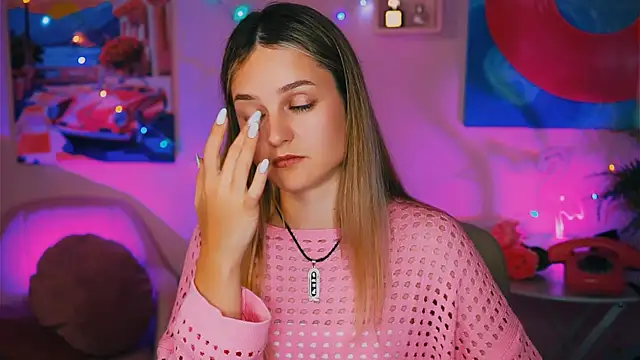 Snapshot of DeboraLarson chatting on 12-16-24, 02:04 DeboraLarson online show from 12-16-24, 02:04