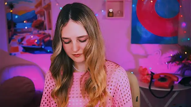 Snapshot of DeboraLarson chatting on 12-24-24, 10:11 DeboraLarson online show from 12-24-24, 10:11