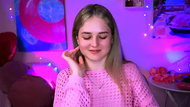 Snapshot of DeboraLarson chatting on 03-05-25, 10:43 DeboraLarson online show from 03-05-25, 10:43