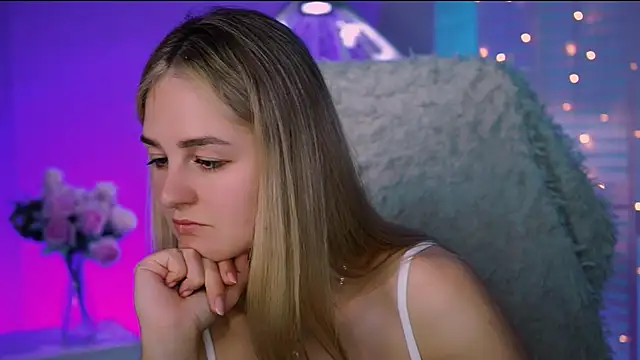 Snapshot of DeboraLarson chatting on 09-11-25, 04:12 DeboraLarson online show from 09-11-25, 04:12