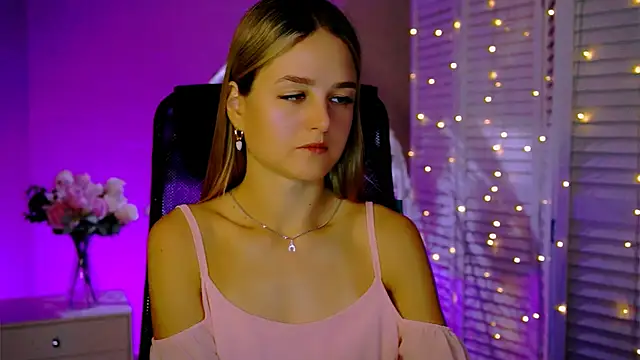 DeboraLarson online show from 11-18-25, 03:34