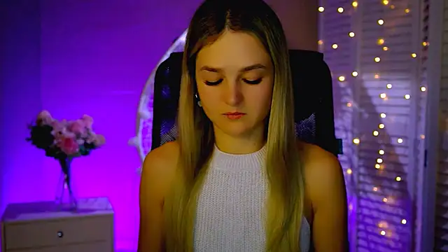 DeboraLarson online show from 11-29-25, 03:31