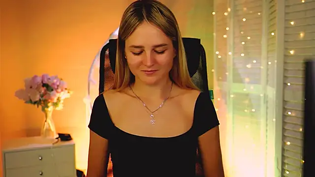 DeboraLarson online show from 04-15-26, 03:13