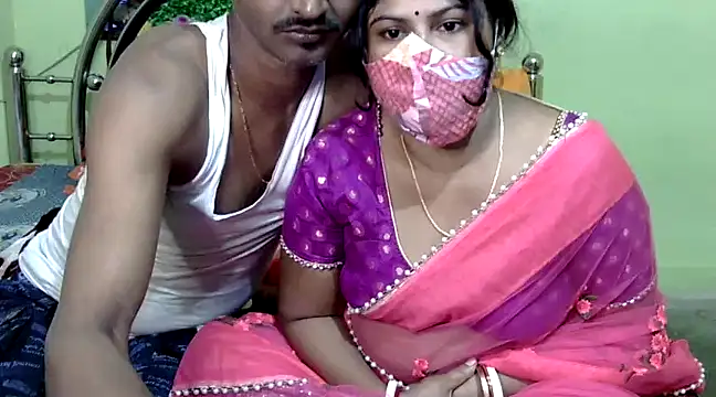 Snapshot of Couple_For_You18 chatting on 12-28-24, 12:47 Couple For You18 online show from 12-28-24, 12:47