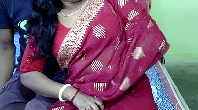 Snapshot of Couple_For_You18 chatting on 12-31-24, 04:06 Couple For You18 online show from 12-31-24, 04:06