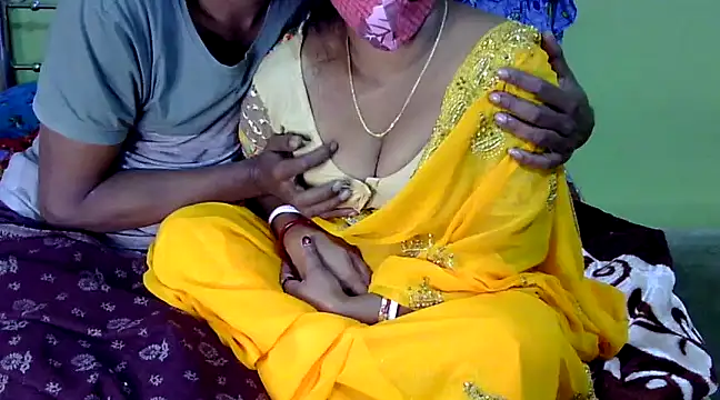 Snapshot of Couple_For_You18 chatting on 01-05-25, 01:24 Couple For You18 online show from 01-05-25, 01:24