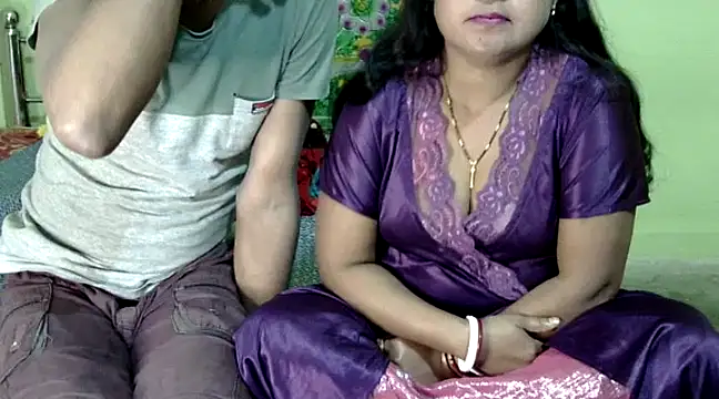 Snapshot of Couple_For_You18 chatting on 01-06-25, 04:02 Couple For You18 online show from 01-06-25, 04:02