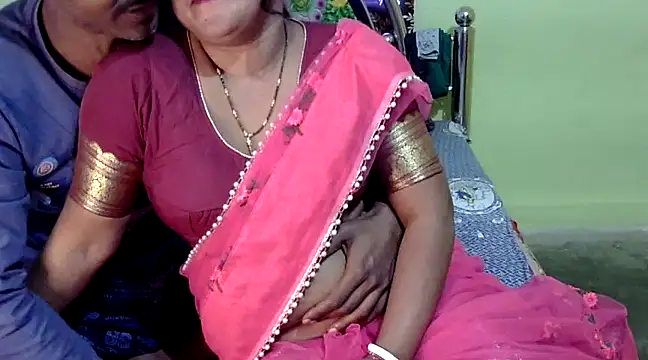 Snapshot of Couple_For_You18 chatting on 01-14-25, 02:08 Couple For You18 online show from 01-14-25, 02:08