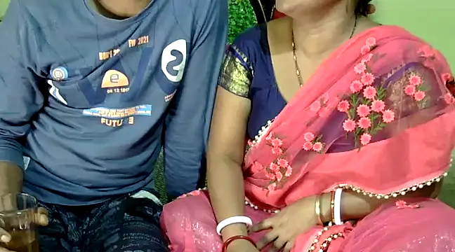 Snapshot of Couple_For_You18 chatting on 01-15-25, 12:36 Couple For You18 online show from 01-15-25, 12:36