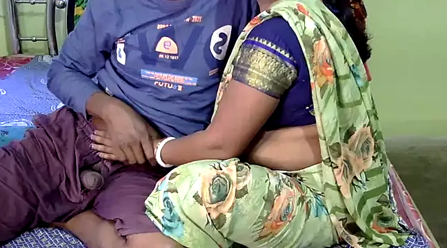 Snapshot of Couple_For_You18 chatting on 01-19-25, 10:28 Couple For You18 online show from 01-19-25, 10:28