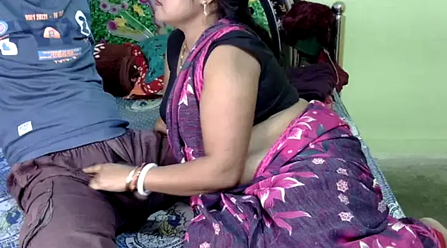 Snapshot of Couple_For_You18 chatting on 01-21-25, 10:52 Couple For You18 online show from 01-21-25, 10:52