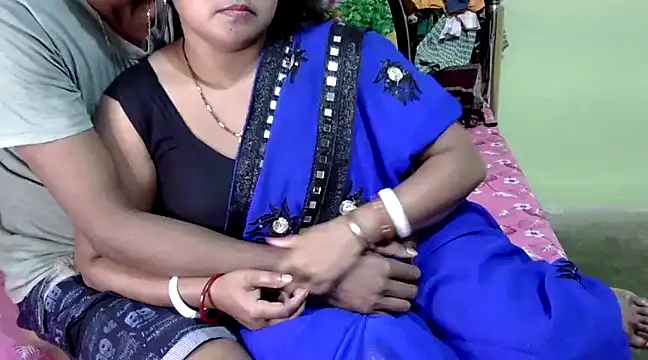 Snapshot of Couple_For_You18 chatting on 01-29-25, 12:43 Couple For You18 online show from 01-29-25, 12:43