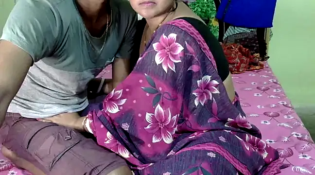 Snapshot of Couple_For_You18 chatting on 01-30-25, 02:06 Couple For You18 online show from 01-30-25, 02:06