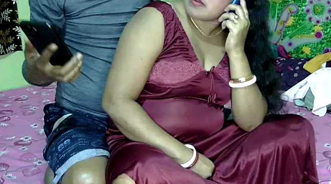 Snapshot of Couple_For_You18 chatting on 02-05-25, 04:14 Couple For You18 online show from 02-05-25, 04:14