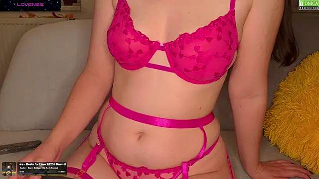 Snapshot of Scarlettt_Beauty chatting on 09-24-25, 07:39 Scarlettt Beauty online show from 09-24-25, 07:39