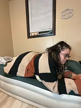 Snapshot of tillymarie34 chatting on 05-06-26, 03:02 tillymarie34 online show from 05-06-26, 03:02