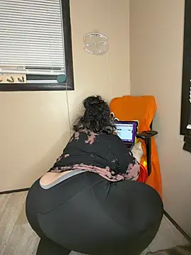 Snapshot of tillymarie34 chatting on 07-30-26, 04:00 tillymarie34 online show from 07-30-26, 04:00