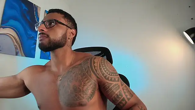 LiamGarcia1 online show from 02-18-26, 04:03