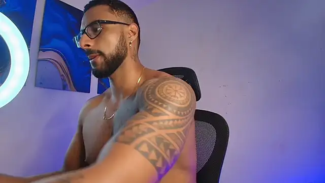 LiamGarcia1 online show from 03-11-26, 04:24