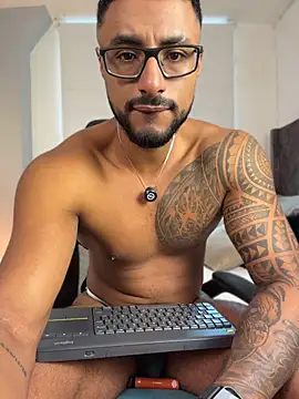 Snapshot of LiamGarcia1 chatting on 06-16-26, 02:52 LiamGarcia1 online show from 06-16-26, 02:52