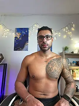 Snapshot of LiamGarcia1 chatting on 07-10-26, 02:08 LiamGarcia1 online show from 07-10-26, 02:08