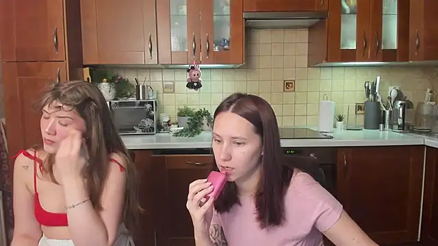 HotCaramellsTV online show from 05-07-26, 11:15
