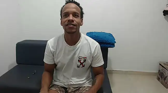 Snapshot of Salomon_koude chatting on 02-24-25, 11:54 Salomon koude online show from 02-24-25, 11:54