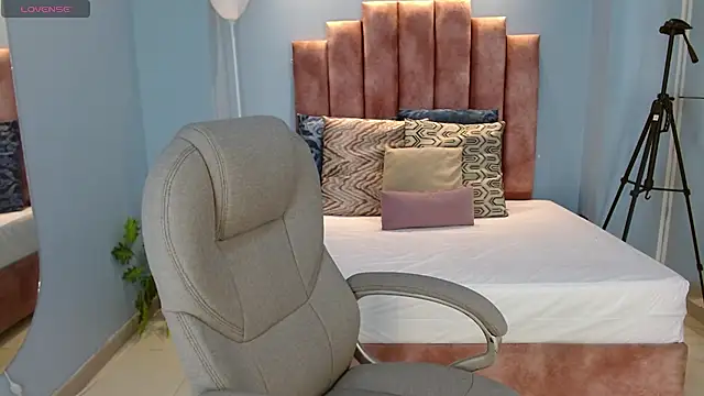 Snapshot of sussy_leon chatting on 06-27-26, 12:10 sussy leon online show from 06-27-26, 12:10