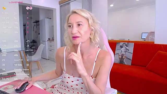 Snapshot of Sofia_Soul chatting on 06-30-26, 11:33 Sofia Soul online show from 06-30-26, 11:33