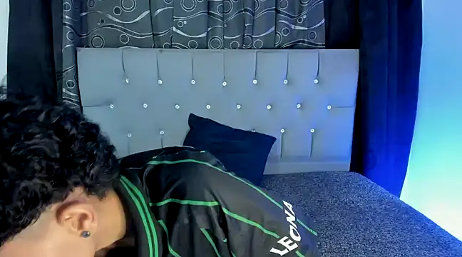 Snapshot of nova_sex01 chatting on 12-17-24, 04:01 nova sex01 online show from 12-17-24, 04:01