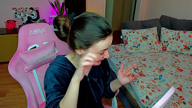 Snapshot of ameli_moon chatting on 12-15-25, 12:20 ameli moon online show from 12-15-25, 12:20