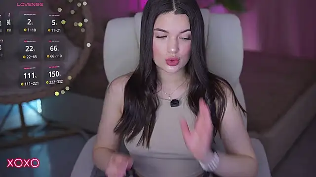 YourLolaBunny online show from 04-10-26, 06:18