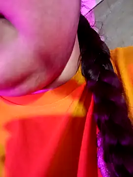 Snapshot of Suhanakhan00 chatting on 05-17-26, 08:01 Suhanakhan00 online show from 05-17-26, 08:01