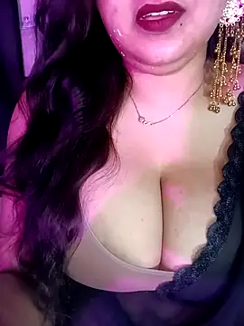 Snapshot of Suhanakhan00 chatting on 05-27-26, 12:35 Suhanakhan00 online show from 05-27-26, 12:35