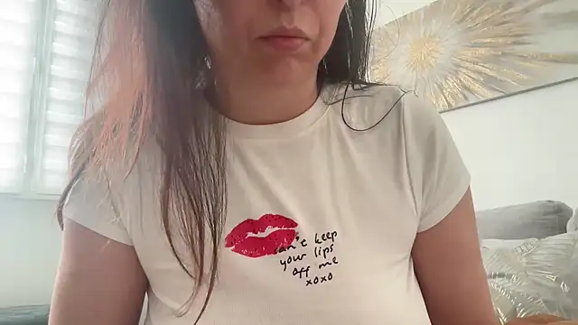 Snapshot of Serena_4you chatting on 05-18-26, 04:13 Serena 4you online show from 05-18-26, 04:13