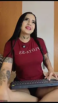 Snapshot of Alissfressa chatting on 06-19-26, 01:54 Alissfressa online show from 06-19-26, 01:54