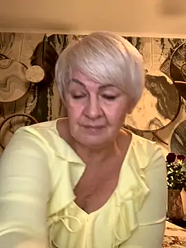 Laura Millf online show from 11-08-25, 03:23