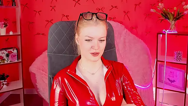 Snapshot of GraceGlamour chatting on 01-22-25, 08:29 GraceGlamour online show from 01-22-25, 08:29