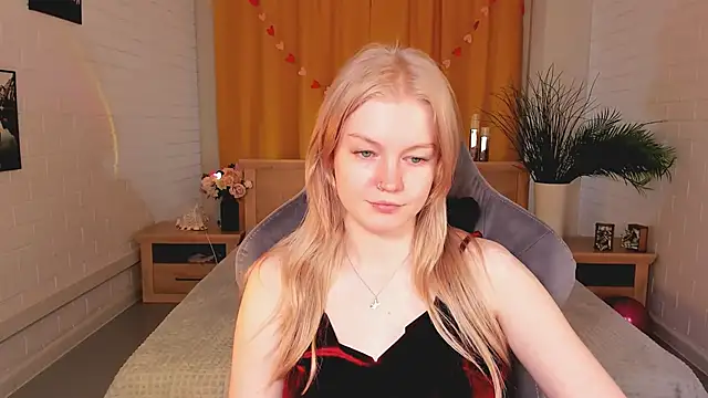 Snapshot of GraceGlamour chatting on 03-08-25, 05:17 GraceGlamour online show from 03-08-25, 05:17