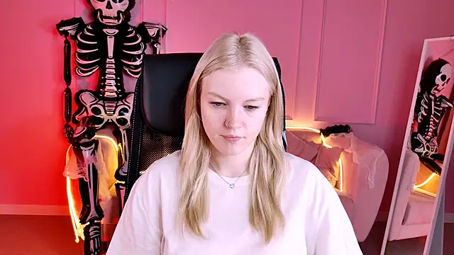 Snapshot of GraceGlamour chatting on 10-22-25, 05:08 GraceGlamour online show from 10-22-25, 05:08