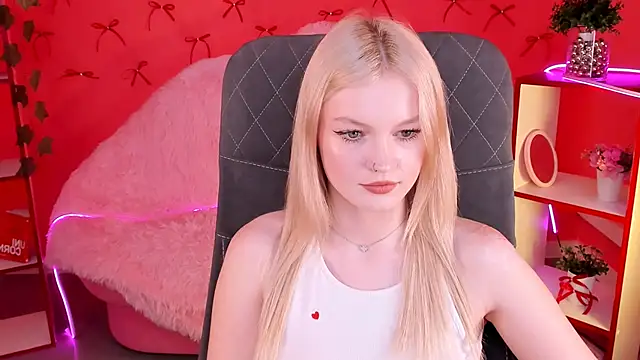 Snapshot of GraceGlamour chatting on 11-10-25, 01:10 GraceGlamour online show from 11-10-25, 01:10