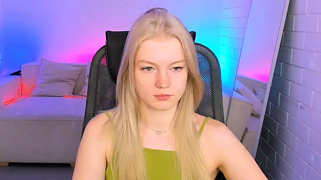 Snapshot of GraceGlamour chatting on 11-14-25, 05:06 GraceGlamour online show from 11-14-25, 05:06