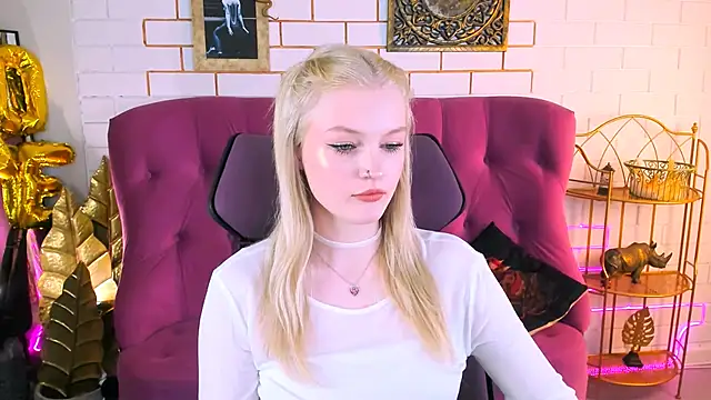 Snapshot of GraceGlamour chatting on 11-19-25, 01:11 GraceGlamour online show from 11-19-25, 01:11