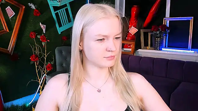 Snapshot of GraceGlamour chatting on 11-21-25, 05:06 GraceGlamour online show from 11-21-25, 05:06