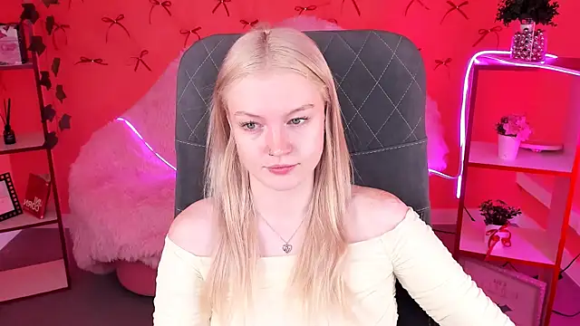 Snapshot of GraceGlamour chatting on 11-22-25, 05:06 GraceGlamour online show from 11-22-25, 05:06