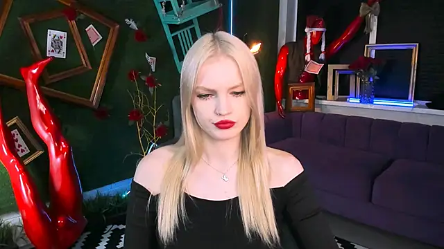 Snapshot of GraceGlamour chatting on 12-02-25, 01:05 GraceGlamour online show from 12-02-25, 01:05