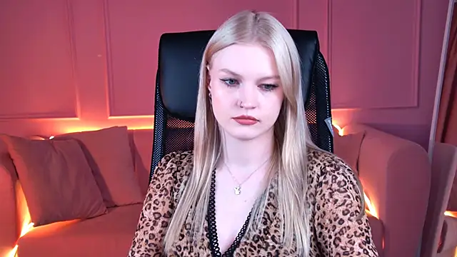 Snapshot of GraceGlamour chatting on 12-15-25, 01:26 GraceGlamour online show from 12-15-25, 01:26