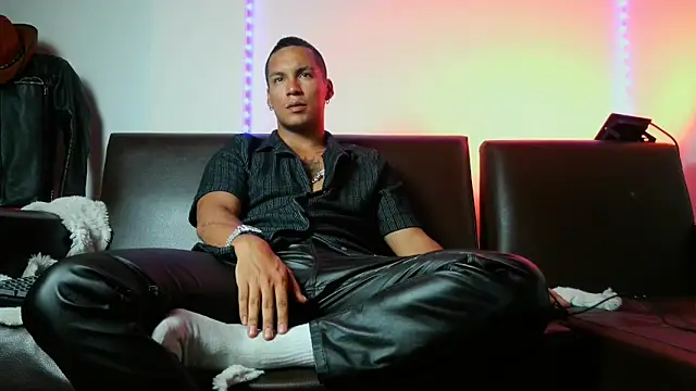 Leonnardo Jaramillo online show from 01-01-25, 12:00